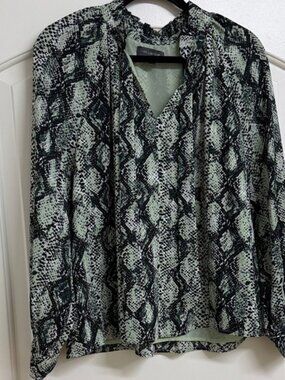 Green and White Snake Print Blouse
